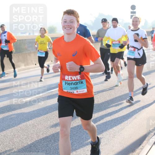 03.10.2025 - Köhlbrandbrückenlauf Lena Gebhardt http://msf.ph/oto/9057594 03.10.2025 09:18:02 Position 1 3496 meine-sportfotos.de