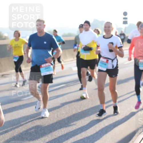 03.10.2025 - Köhlbrandbrückenlauf Lena Gebhardt http://msf.ph/oto/9057621 03.10.2025 09:18:03 Position 1  meine-sportfotos.de