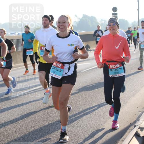 03.10.2025 - Köhlbrandbrückenlauf Lena Gebhardt http://msf.ph/oto/9057640 03.10.2025 09:18:03 Position 1 1357, 3341, 1595 meine-sportfotos.de