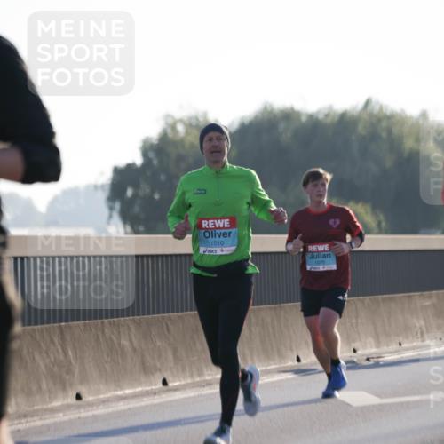 03.10.2025 - Köhlbrandbrückenlauf Jannik Wohlers http://msf.ph/oto/9057668 03.10.2025 09:13:44 Position 3 1010, 1075, 1107 meine-sportfotos.de