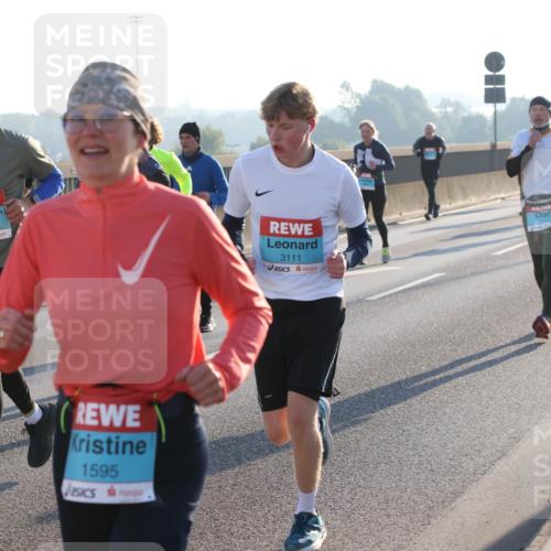 03.10.2025 - Köhlbrandbrückenlauf Lena Gebhardt http://msf.ph/oto/9057683 03.10.2025 09:18:04 Position 1 1245, 1595, 3111 meine-sportfotos.de