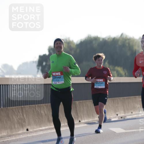 03.10.2025 - Köhlbrandbrückenlauf Jannik Wohlers http://msf.ph/oto/9057686 03.10.2025 09:13:44 Position 3 1010, 1075, 1107 meine-sportfotos.de