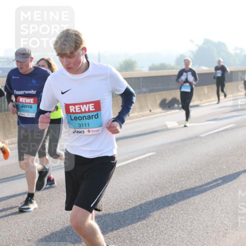 03.10.2025 - Köhlbrandbrückenlauf Lena Gebhardt http://msf.ph/oto/9057694 03.10.2025 09:18:05 Position 1 1250, 3111 meine-sportfotos.de
