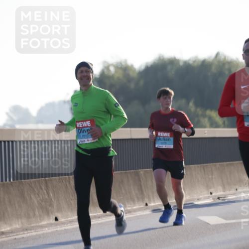 03.10.2025 - Köhlbrandbrückenlauf Jannik Wohlers http://msf.ph/oto/9057699 03.10.2025 09:13:44 Position 3 1010, 1075, 1107 meine-sportfotos.de