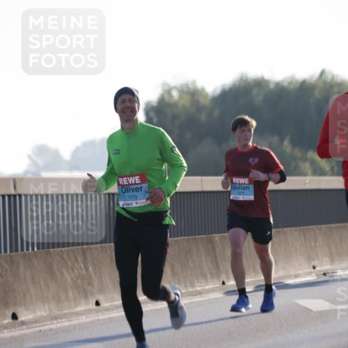 03.10.2025 - Köhlbrandbrückenlauf Jannik Wohlers http://msf.ph/oto/9057701 03.10.2025 09:13:44 Position 3 1010, 1075, 1107 meine-sportfotos.de