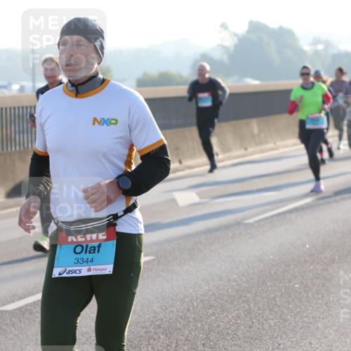 03.10.2025 - Köhlbrandbrückenlauf Lena Gebhardt http://msf.ph/oto/9057745 03.10.2025 09:18:07 Position 1 3344 meine-sportfotos.de