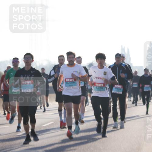 03.10.2025 - Köhlbrandbrückenlauf Jannik Wohlers http://msf.ph/oto/9057753 03.10.2025 09:13:47 Position 3 3789, 3338, 24, 1112 meine-sportfotos.de