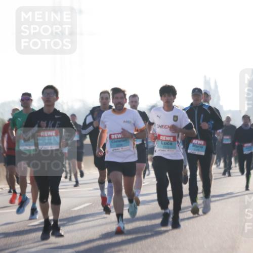 03.10.2025 - Köhlbrandbrückenlauf Jannik Wohlers http://msf.ph/oto/9057758 03.10.2025 09:13:47 Position 3 3789, 3338, 1112 meine-sportfotos.de
