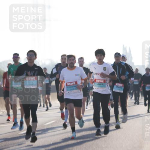 03.10.2025 - Köhlbrandbrückenlauf Jannik Wohlers http://msf.ph/oto/9057767 03.10.2025 09:13:47 Position 3 3789, 3338, 1112, 1175 meine-sportfotos.de