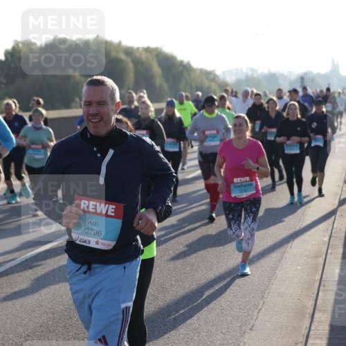 03.10.2025 - Köhlbrandbrückenlauf Jannik Wohlers http://msf.ph/oto/9057794 03.10.2025 09:21:25 Position 3 2055, 3796 meine-sportfotos.de