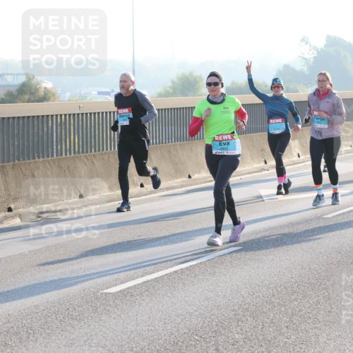 03.10.2025 - Köhlbrandbrückenlauf Lena Gebhardt http://msf.ph/oto/9057801 03.10.2025 09:18:09 Position 1  meine-sportfotos.de