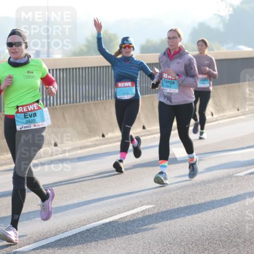 03.10.2025 - Köhlbrandbrückenlauf Lena Gebhardt http://msf.ph/oto/9057847 03.10.2025 09:18:09 Position 1 1385, 2822, 1864, 1622 meine-sportfotos.de
