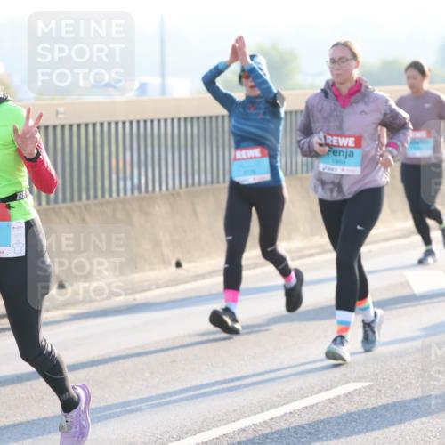 03.10.2025 - Köhlbrandbrückenlauf Lena Gebhardt http://msf.ph/oto/9057859 03.10.2025 09:18:10 Position 1 2822, 3, 1864 meine-sportfotos.de