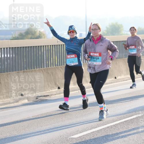 03.10.2025 - Köhlbrandbrückenlauf Lena Gebhardt http://msf.ph/oto/9057886 03.10.2025 09:18:10 Position 1 3778, 1864, 16 meine-sportfotos.de