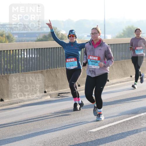 03.10.2025 - Köhlbrandbrückenlauf Lena Gebhardt http://msf.ph/oto/9057897 03.10.2025 09:18:11 Position 1 3778, 1864, 1622 meine-sportfotos.de