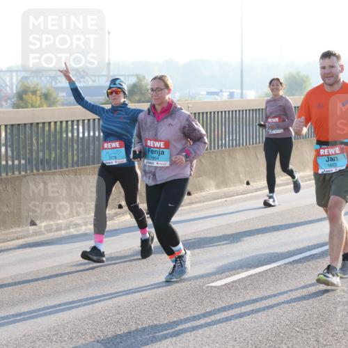 03.10.2025 - Köhlbrandbrückenlauf Lena Gebhardt http://msf.ph/oto/9057911 03.10.2025 09:18:11 Position 1 3778, 1864, 1622 meine-sportfotos.de