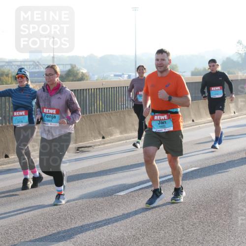 03.10.2025 - Köhlbrandbrückenlauf Lena Gebhardt http://msf.ph/oto/9057915 03.10.2025 09:18:11 Position 1 3778, 1864, 1622 meine-sportfotos.de