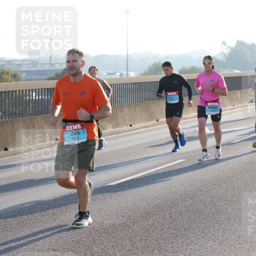 03.10.2025 - Köhlbrandbrückenlauf Lena Gebhardt http://msf.ph/oto/9057955 03.10.2025 09:18:12 Position 1 1864, 1622 meine-sportfotos.de