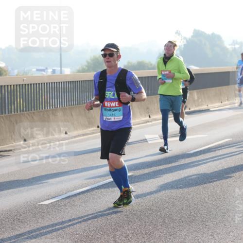 03.10.2025 - Köhlbrandbrückenlauf Lena Gebhardt http://msf.ph/oto/9057998 03.10.2025 09:18:14 Position 1 26, 1415 meine-sportfotos.de