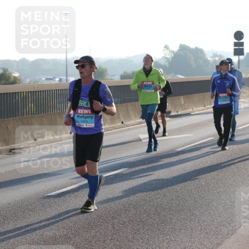 03.10.2025 - Köhlbrandbrückenlauf Lena Gebhardt http://msf.ph/oto/9058010 03.10.2025 09:18:14 Position 1 1415 meine-sportfotos.de