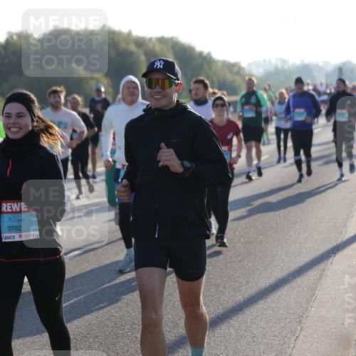 03.10.2025 - Köhlbrandbrückenlauf Jannik Wohlers http://msf.ph/oto/9058020 03.10.2025 09:21:30 Position 3 1914, 3792 meine-sportfotos.de