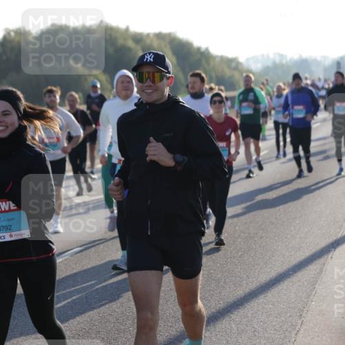 03.10.2025 - Köhlbrandbrückenlauf Jannik Wohlers http://msf.ph/oto/9058023 03.10.2025 09:21:30 Position 3 7914, 3792 meine-sportfotos.de