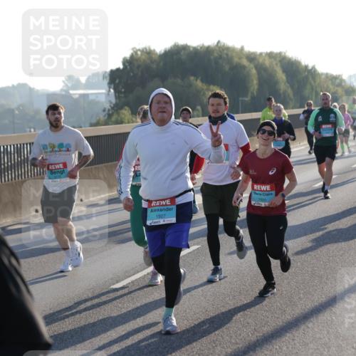 03.10.2025 - Köhlbrandbrückenlauf Jannik Wohlers http://msf.ph/oto/9058045 03.10.2025 09:21:31 Position 3 1927, 1920 meine-sportfotos.de