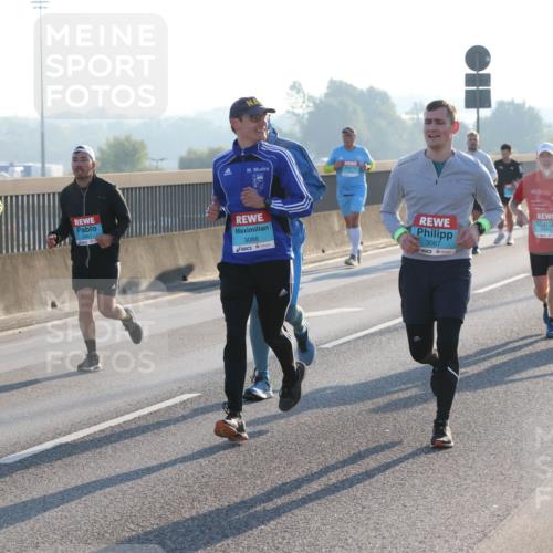 03.10.2025 - Köhlbrandbrückenlauf Lena Gebhardt http://msf.ph/oto/9058069 03.10.2025 09:18:15 Position 1 1560, 3066, 3067 meine-sportfotos.de