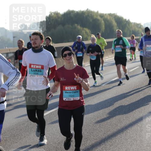 03.10.2025 - Köhlbrandbrückenlauf Jannik Wohlers http://msf.ph/oto/9058135 03.10.2025 09:21:33 Position 3 1927, 3208, 1920 meine-sportfotos.de