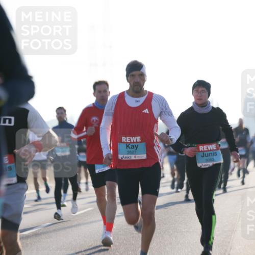03.10.2025 - Köhlbrandbrückenlauf Jannik Wohlers http://msf.ph/oto/9058138 03.10.2025 09:13:55 Position 3 3527, 3083 meine-sportfotos.de