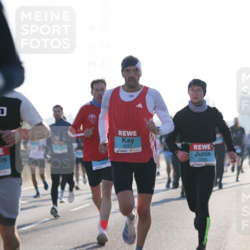 03.10.2025 - Köhlbrandbrückenlauf Jannik Wohlers http://msf.ph/oto/9058141 03.10.2025 09:13:55 Position 3 3525, 3527, 3083 meine-sportfotos.de