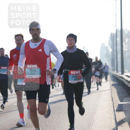 03.10.2025 - Köhlbrandbrückenlauf Jannik Wohlers http://msf.ph/oto/9058144 03.10.2025 09:13:55 Position 3 3527, 3083 meine-sportfotos.de