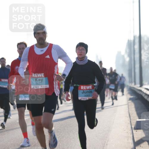 03.10.2025 - Köhlbrandbrückenlauf Jannik Wohlers http://msf.ph/oto/9058148 03.10.2025 09:13:55 Position 3 3525, 3527, 3083 meine-sportfotos.de