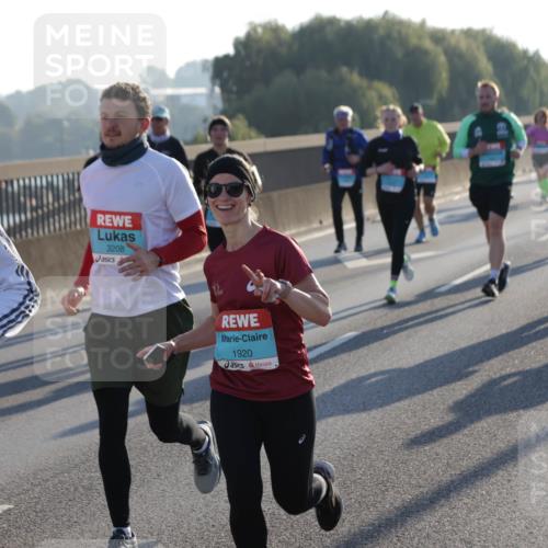 03.10.2025 - Köhlbrandbrückenlauf Jannik Wohlers http://msf.ph/oto/9058157 03.10.2025 09:21:33 Position 3 1927, 3208, 1920 meine-sportfotos.de