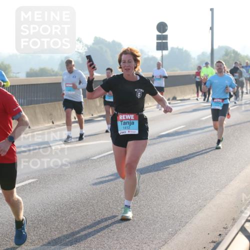 03.10.2025 - Köhlbrandbrückenlauf Lena Gebhardt http://msf.ph/oto/9058159 03.10.2025 09:18:18 Position 1 1477, 1412 meine-sportfotos.de