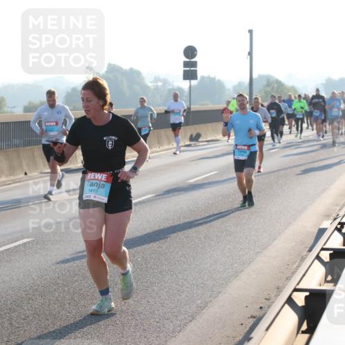 03.10.2025 - Köhlbrandbrückenlauf Lena Gebhardt http://msf.ph/oto/9058176 03.10.2025 09:18:19 Position 1 1412 meine-sportfotos.de