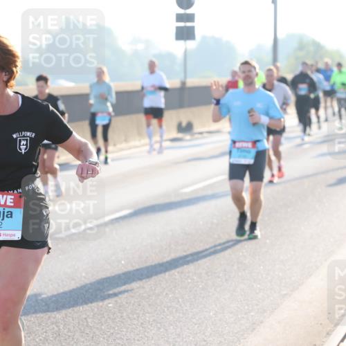 03.10.2025 - Köhlbrandbrückenlauf Lena Gebhardt http://msf.ph/oto/9058182 03.10.2025 09:18:19 Position 1 1412 meine-sportfotos.de