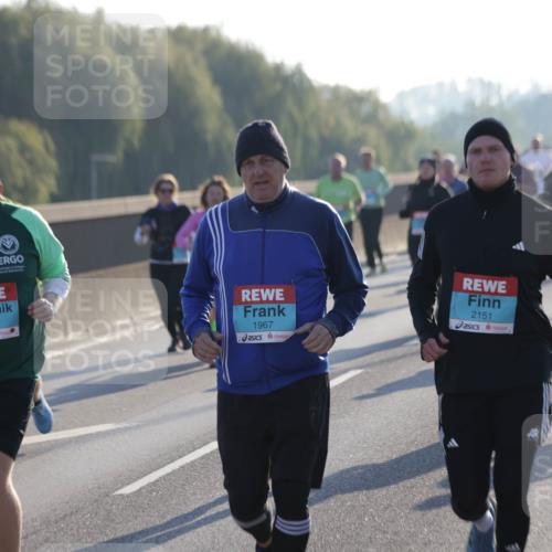03.10.2025 - Köhlbrandbrückenlauf Jannik Wohlers http://msf.ph/oto/9058191 03.10.2025 09:21:34 Position 3 1827, 1967, 2151 meine-sportfotos.de