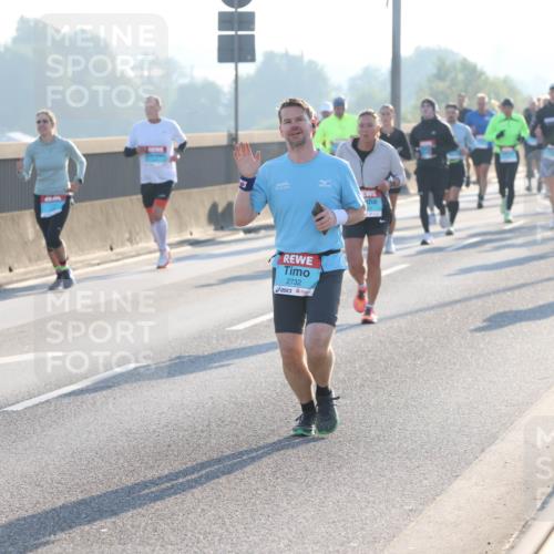 03.10.2025 - Köhlbrandbrückenlauf Lena Gebhardt http://msf.ph/oto/9058194 03.10.2025 09:18:19 Position 1 2671, 2732 meine-sportfotos.de