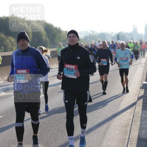 03.10.2025 - Köhlbrandbrückenlauf Jannik Wohlers http://msf.ph/oto/9058211 03.10.2025 09:21:35 Position 3 27, 1967, 2151 meine-sportfotos.de