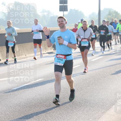03.10.2025 - Köhlbrandbrückenlauf Lena Gebhardt http://msf.ph/oto/9058220 03.10.2025 09:18:20 Position 1 2671, 2732 meine-sportfotos.de