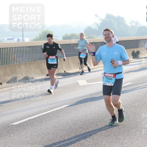 03.10.2025 - Köhlbrandbrückenlauf Lena Gebhardt http://msf.ph/oto/9058238 03.10.2025 09:18:21 Position 1 3802, 2732 meine-sportfotos.de