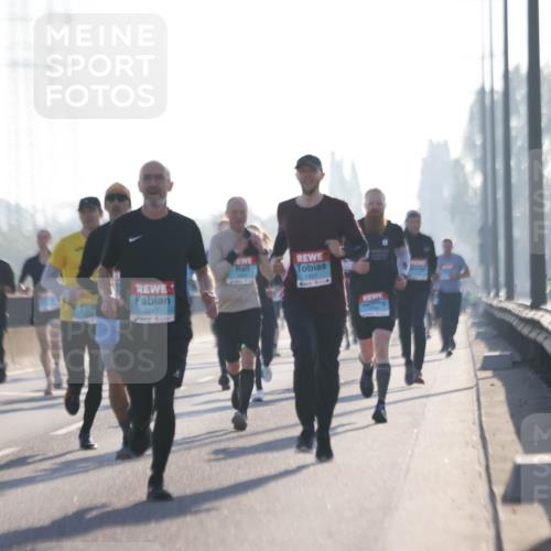 03.10.2025 - Köhlbrandbrückenlauf Jannik Wohlers http://msf.ph/oto/9058265 03.10.2025 09:13:58 Position 3 3211, 1421 meine-sportfotos.de