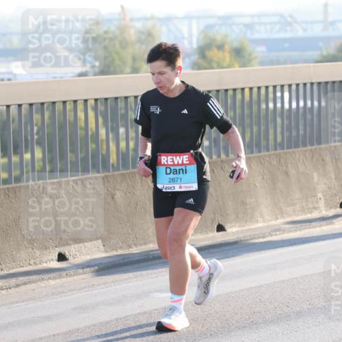 03.10.2025 - Köhlbrandbrückenlauf Lena Gebhardt http://msf.ph/oto/9058275 03.10.2025 09:18:23 Position 1 2671 meine-sportfotos.de