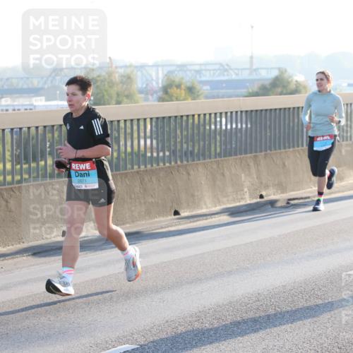 03.10.2025 - Köhlbrandbrückenlauf Lena Gebhardt http://msf.ph/oto/9058284 03.10.2025 09:18:23 Position 1 2671 meine-sportfotos.de