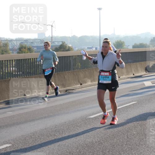 03.10.2025 - Köhlbrandbrückenlauf Lena Gebhardt http://msf.ph/oto/9058314 03.10.2025 09:18:24 Position 1  meine-sportfotos.de