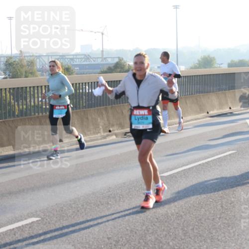 03.10.2025 - Köhlbrandbrückenlauf Lena Gebhardt http://msf.ph/oto/9058325 03.10.2025 09:18:24 Position 1  meine-sportfotos.de