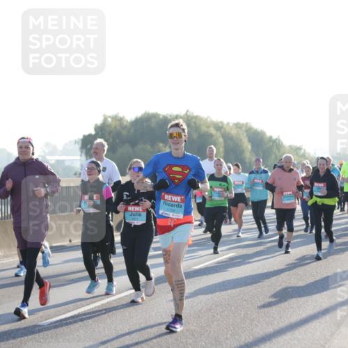 03.10.2025 - Köhlbrandbrückenlauf Jannik Wohlers http://msf.ph/oto/9058406 03.10.2025 09:21:47 Position 3 1978, 1971, 1709 meine-sportfotos.de