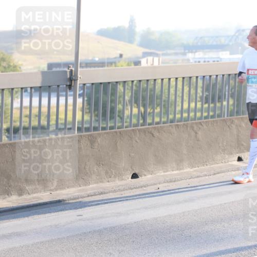 03.10.2025 - Köhlbrandbrückenlauf Lena Gebhardt http://msf.ph/oto/9058407 03.10.2025 09:18:26 Position 1 2672 meine-sportfotos.de