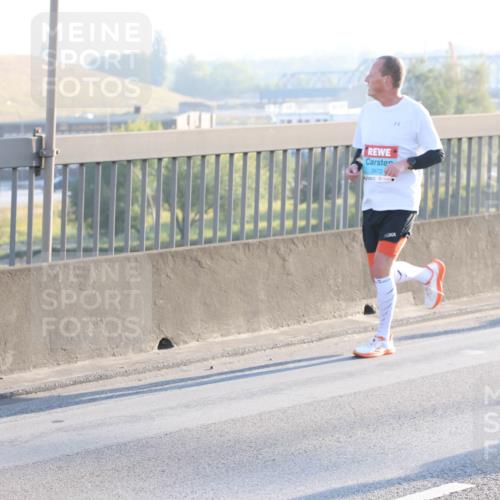 03.10.2025 - Köhlbrandbrückenlauf Lena Gebhardt http://msf.ph/oto/9058416 03.10.2025 09:18:26 Position 1 2672 meine-sportfotos.de